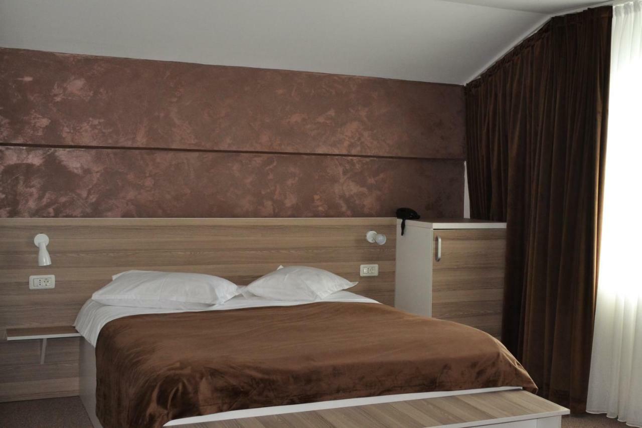 Hotel Rehoma Pitesti Luaran gambar